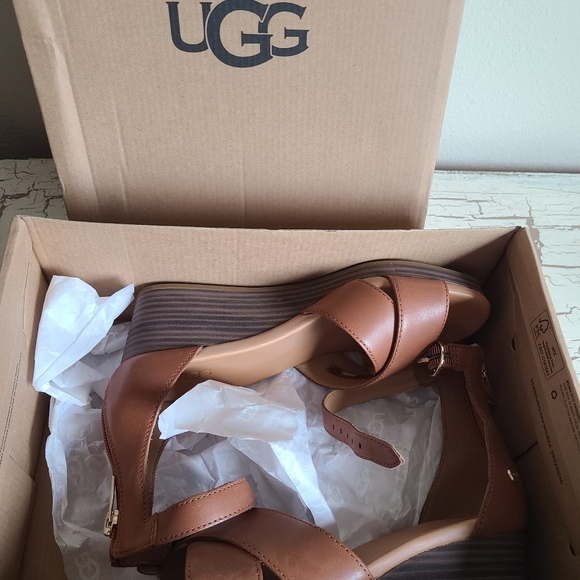 UGG Wedges 6.5 Very Good Condition - Picture 6 of 7
